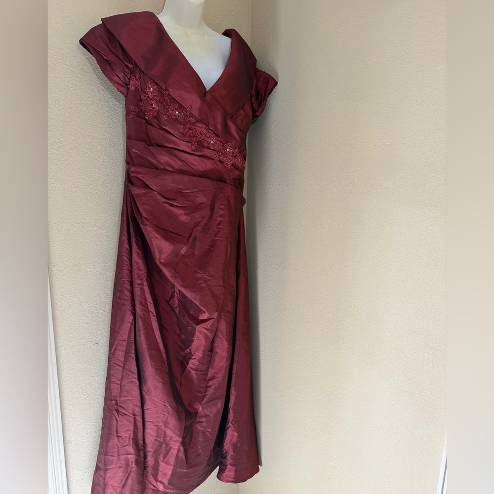 Jade by Jasmine Burgundy Wine Mother of Bride Evening Formal Dress Gown Size 14